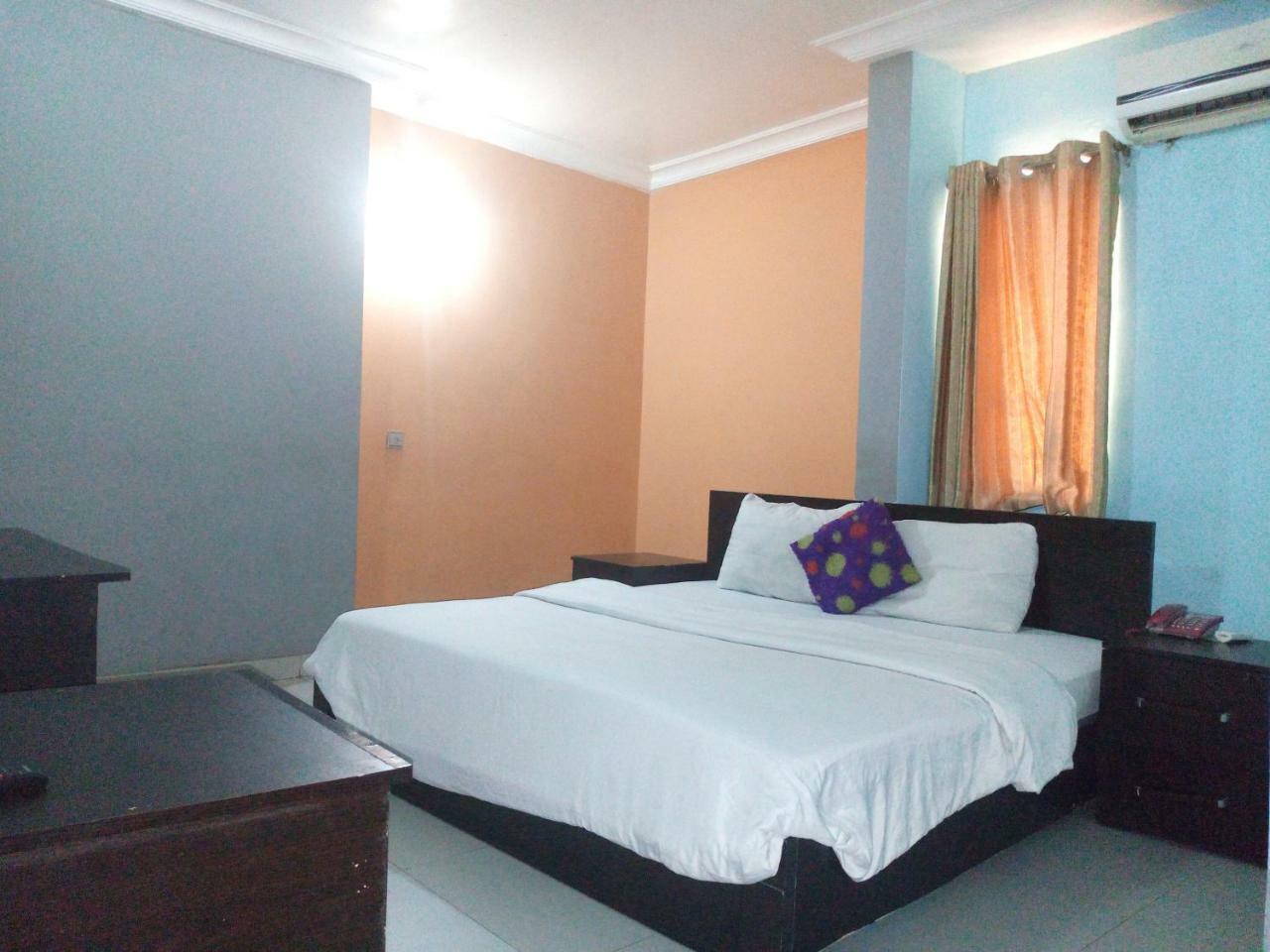Flamingo Hotel Festac Town Exterior foto